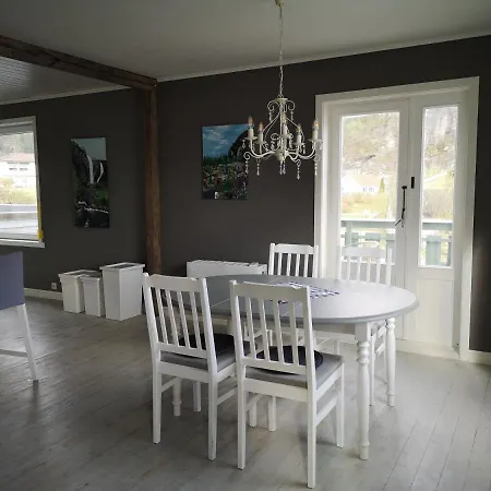 Apartment Old School Pa - Exclusive Eidslandet
